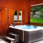 Les Brimbelles Avec Jacuzzi *